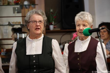 Slavnostna podelitev priznanj in cvetja diamantnim, bisernim in zlatim parom (16)